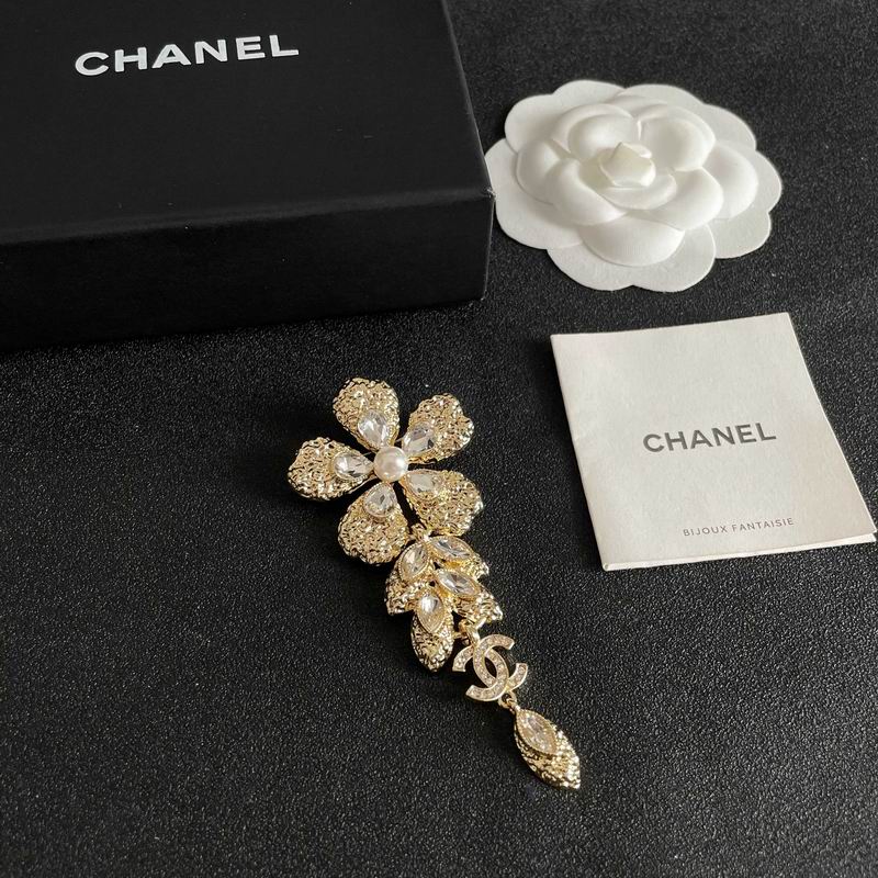 Chanel Brooch 04yxs370